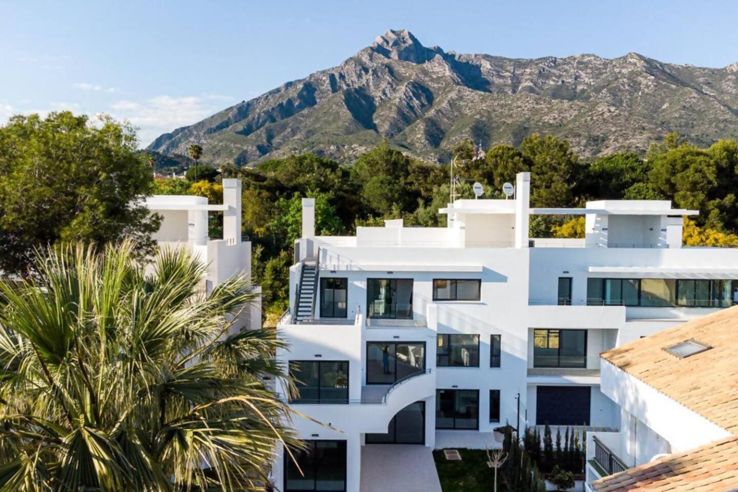 Bajo Con Jardin En La Milla De Oro Apartment Marbella Luaran gambar
